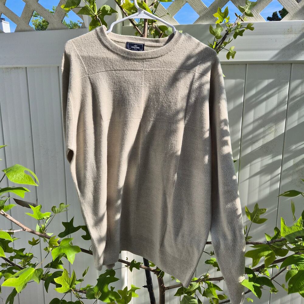 NWT Dockers Men's Crewneck Sweater Tan Size Medium.‎ Soft